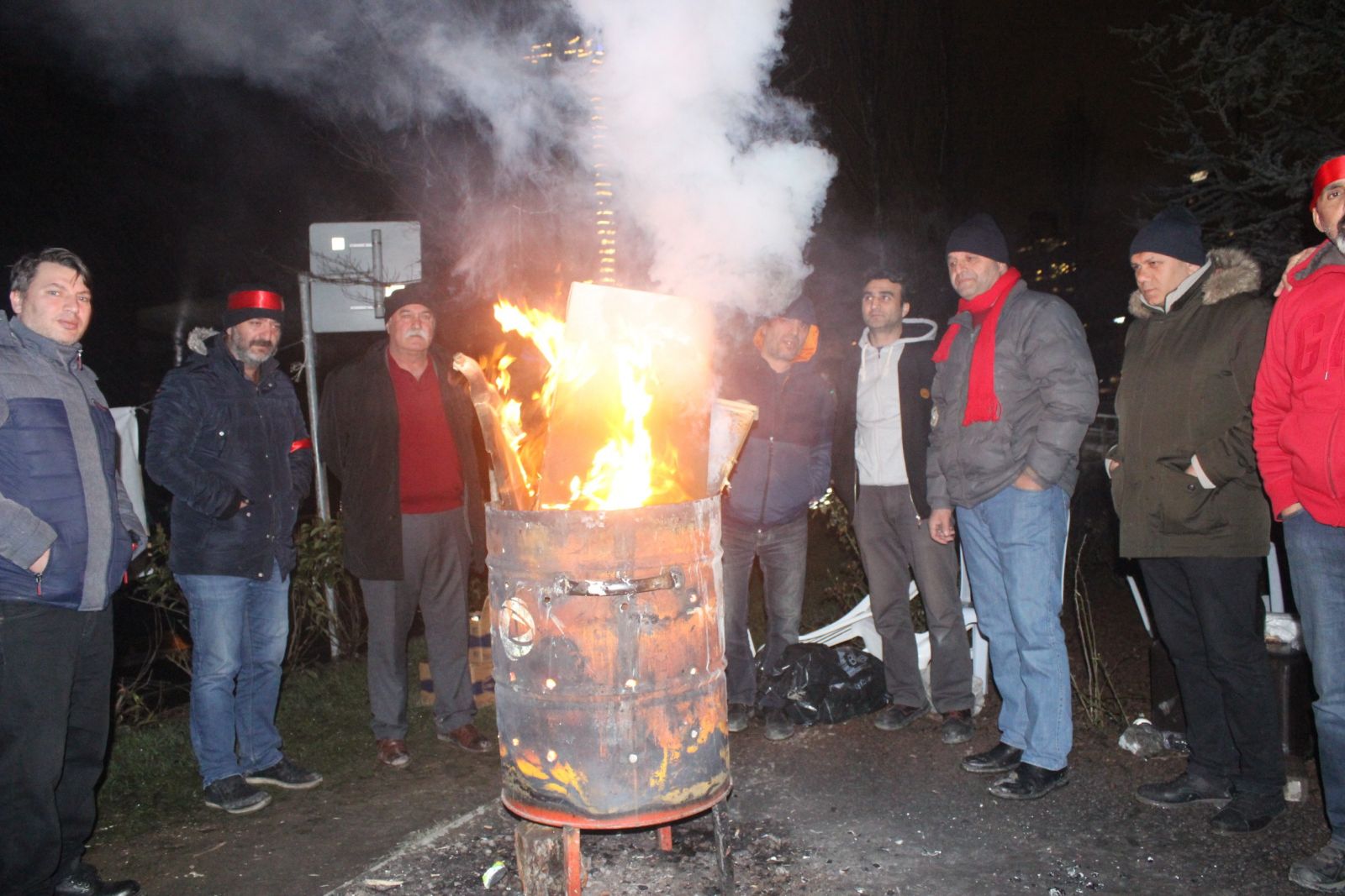 Şişli'de maaşlarını alamayan işçiler açlık grevine başladı