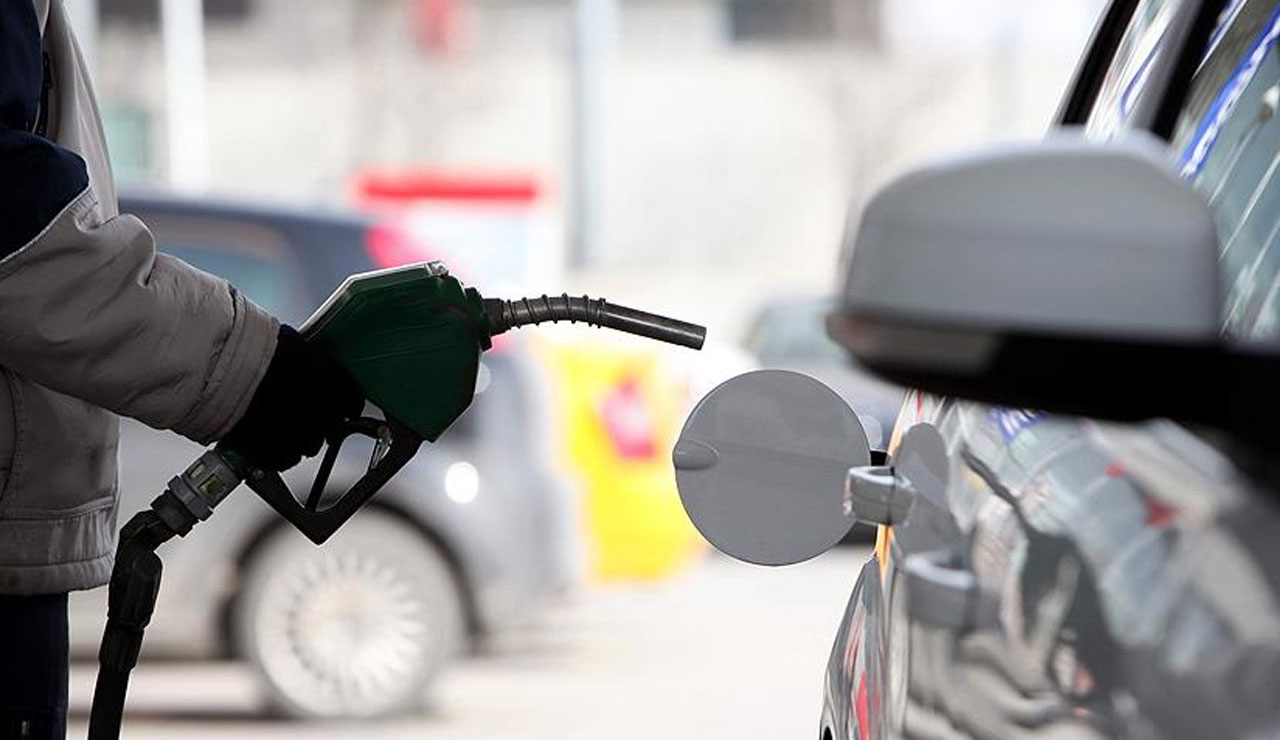 İstasyonların pompa oyunu: Zam öncesi satmıyor, indirimi geç yansıtıyor