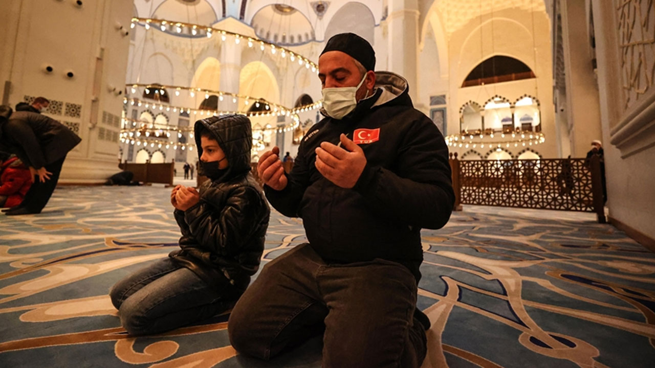 Berat Kandili dualarla idrak edildi