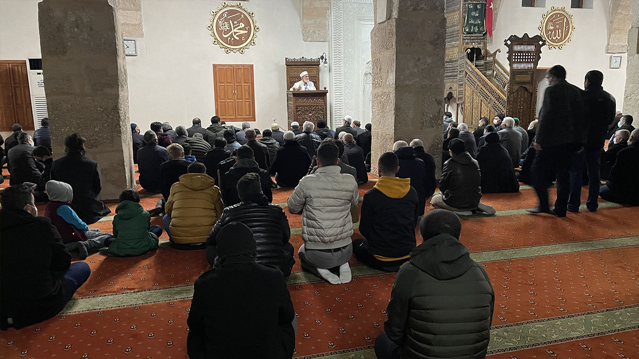 Berat Kandili dualarla idrak edildi