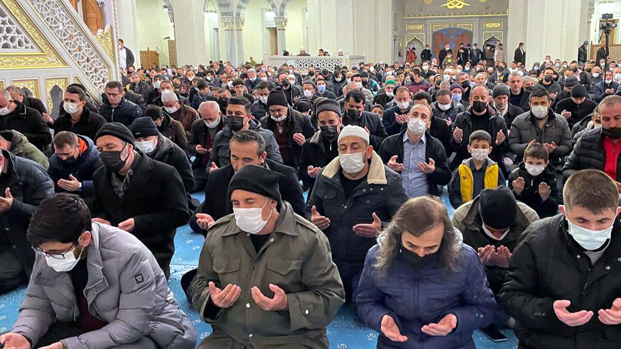 Berat Kandili dualarla idrak edildi