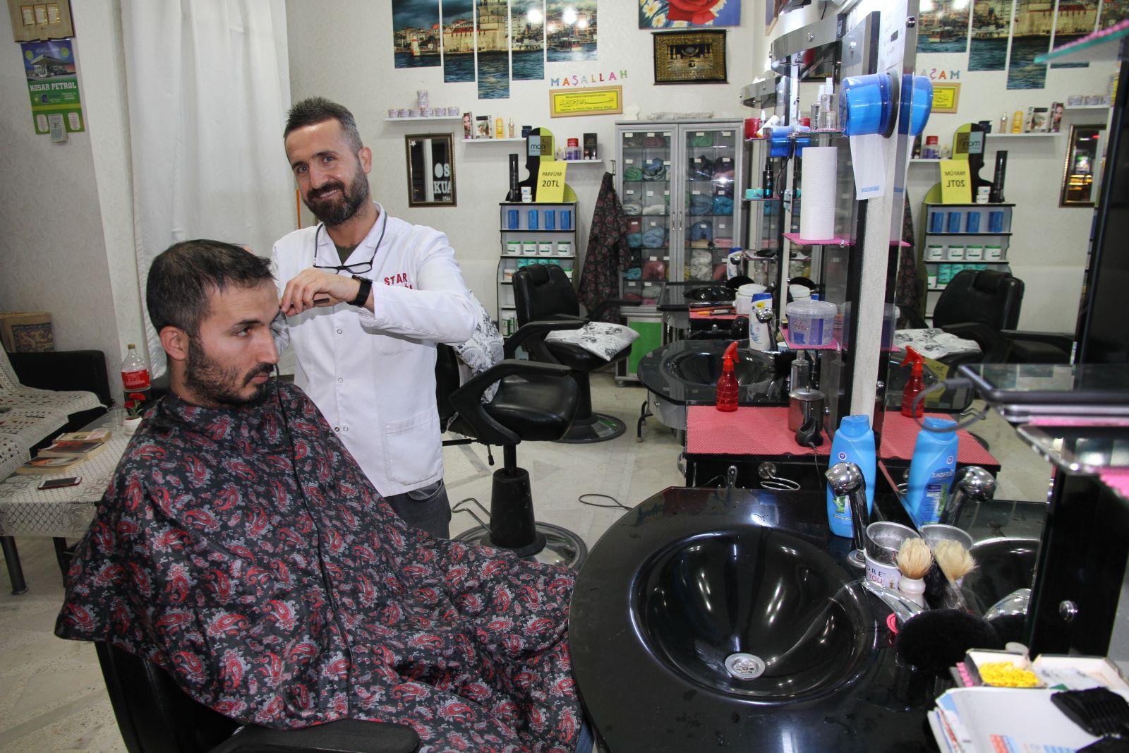 Müşterileriyle tersten konuşuyor