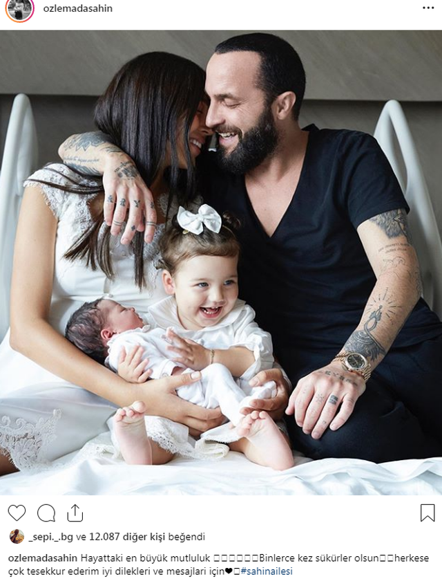 Berkay'ın kızı Zeynep Mira'nın ilk aile fotoğrafı! Berkay'ın kızı Zeynep Mira'nın ilk aile fotoğrafı!