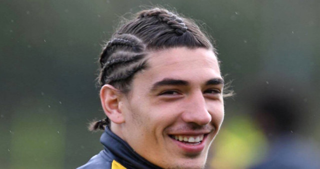 Arsenal'li Bellerin yeni saç stiliyle alay konusu oldu