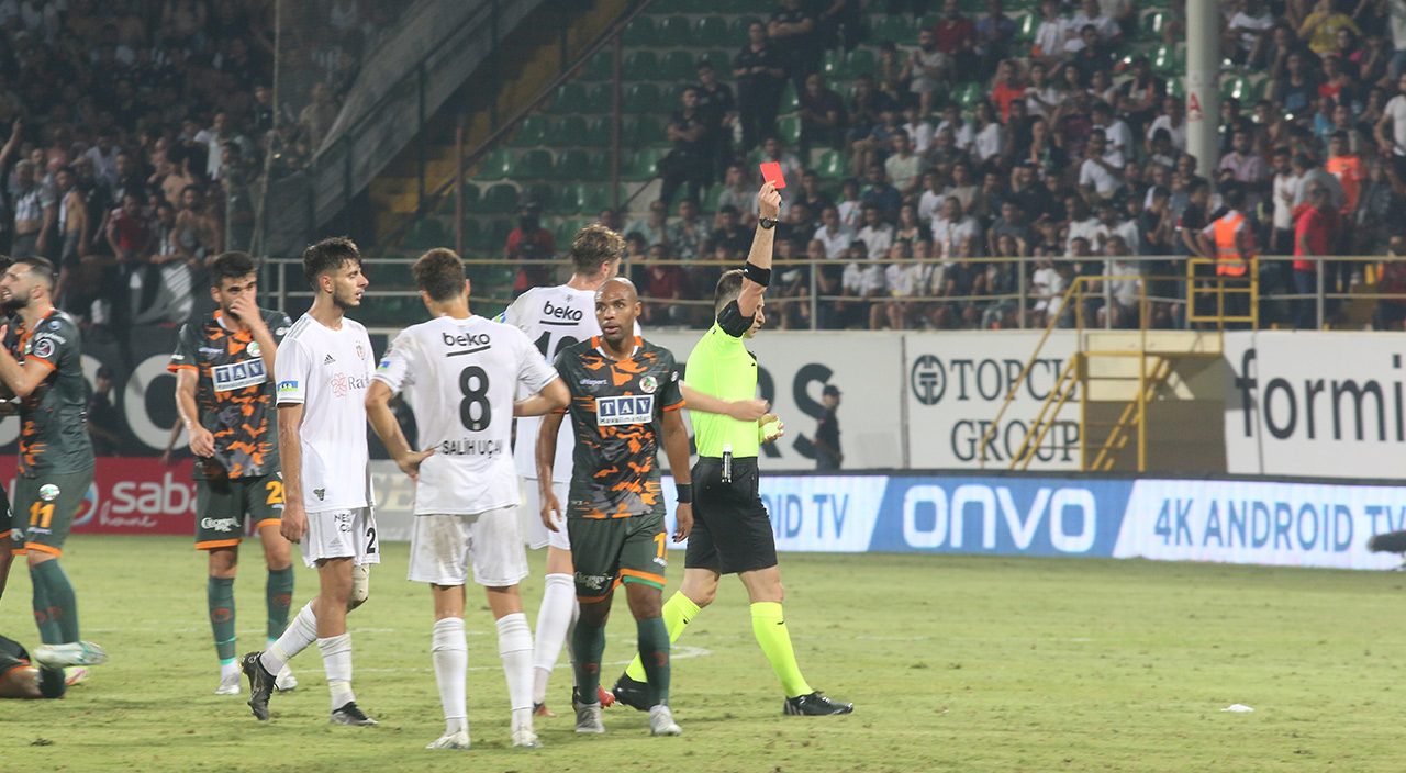 Beşiktaş'tan hakeme tepki: 'Hiçbir maçımızda görmek istemiyoruz'