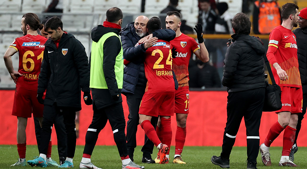 Kayserispor'a 2-1 yenilen Beşiktaş kupadan elendi Kayserispor'a 2-1 yenilen Beşiktaş kupadan elendi