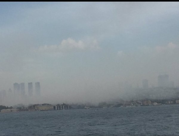 Taraftarlar meşalelerle Beşiktaş'ı yaktı