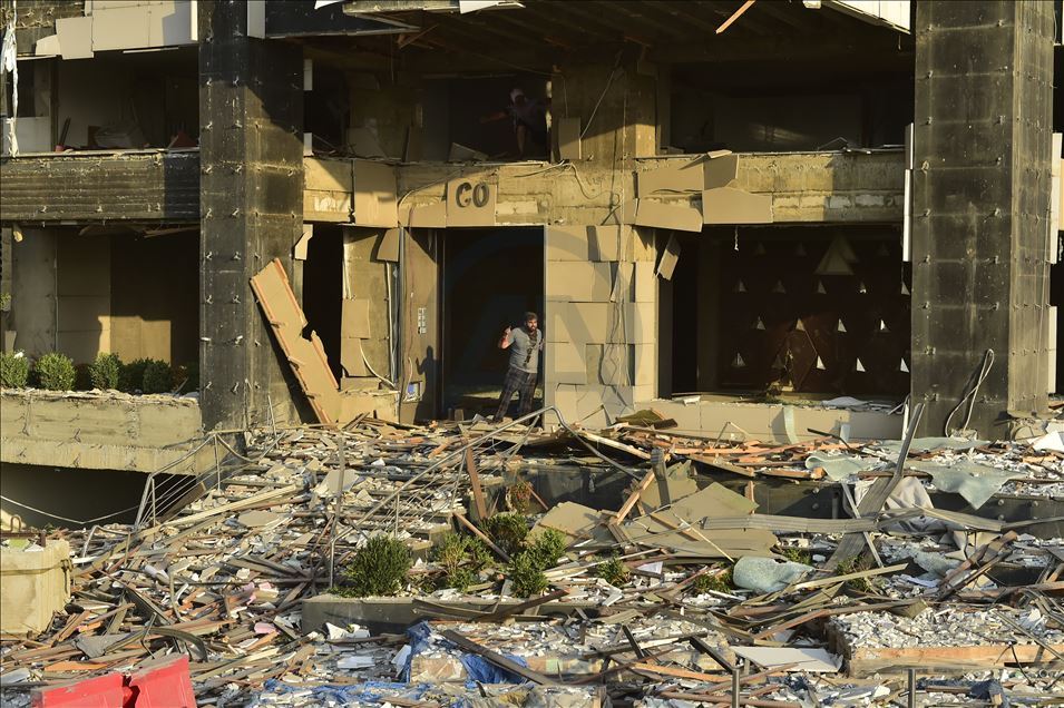 Lübnan'ın başkenti Beyrut'ta büyük patlama! Çok sayıda ölü ve yaralı var Lübnan'ın başkenti Beyrut'ta büyük patlama! Çok sayıda ölü ve yaralı var