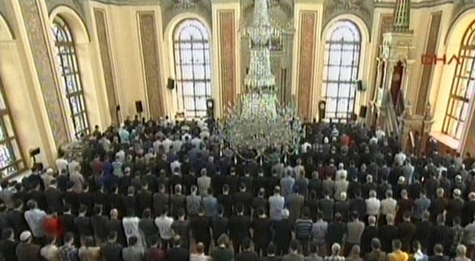 Bezmialem Camii'nde tarihi an! Bezmialem Camii'nde tarihi an!