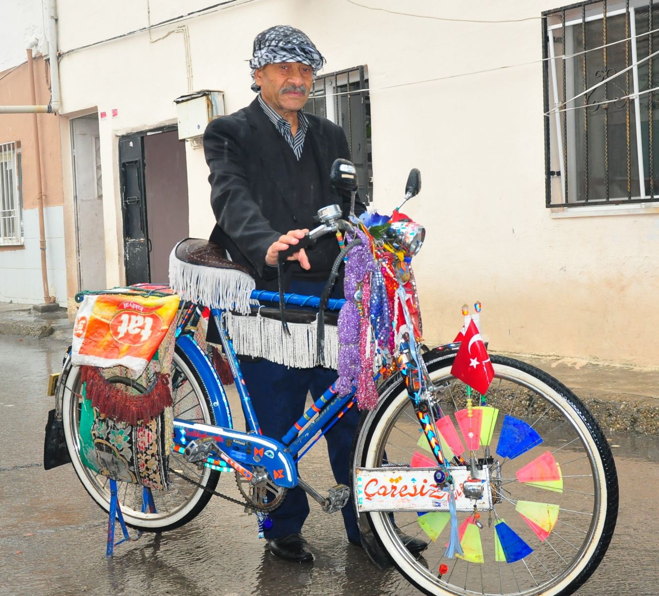40 yıl önce 18 liraya aldığı bisikleti 10 bin liraya bile satmıyor