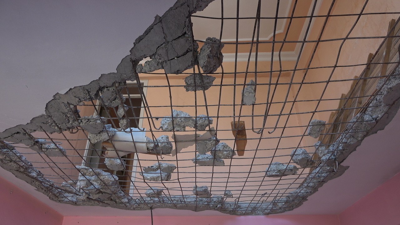 Bir kişi karşı çıktı, koca bina yıkılamıyor