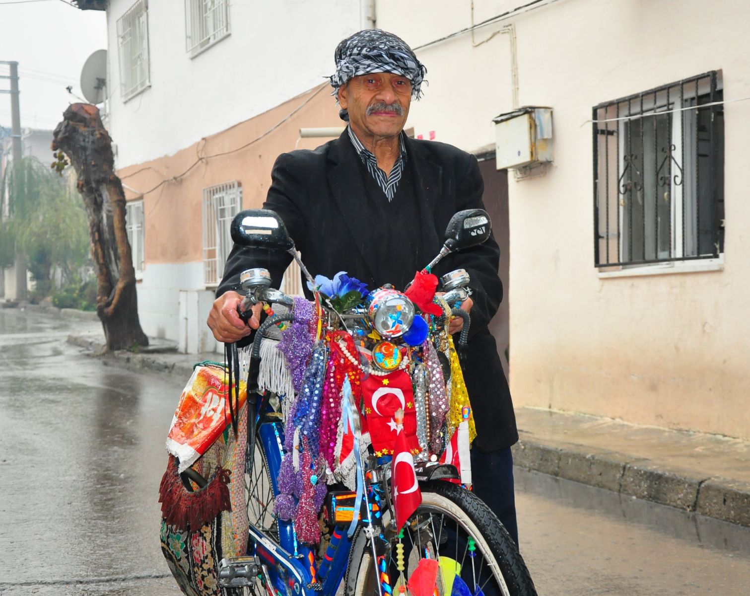 40 yıl önce 18 liraya aldığı bisikleti 10 bin liraya bile satmıyor