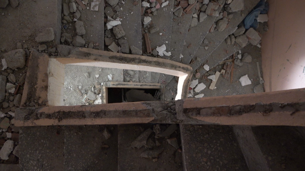 Bir kişi karşı çıktı, koca bina yıkılamıyor