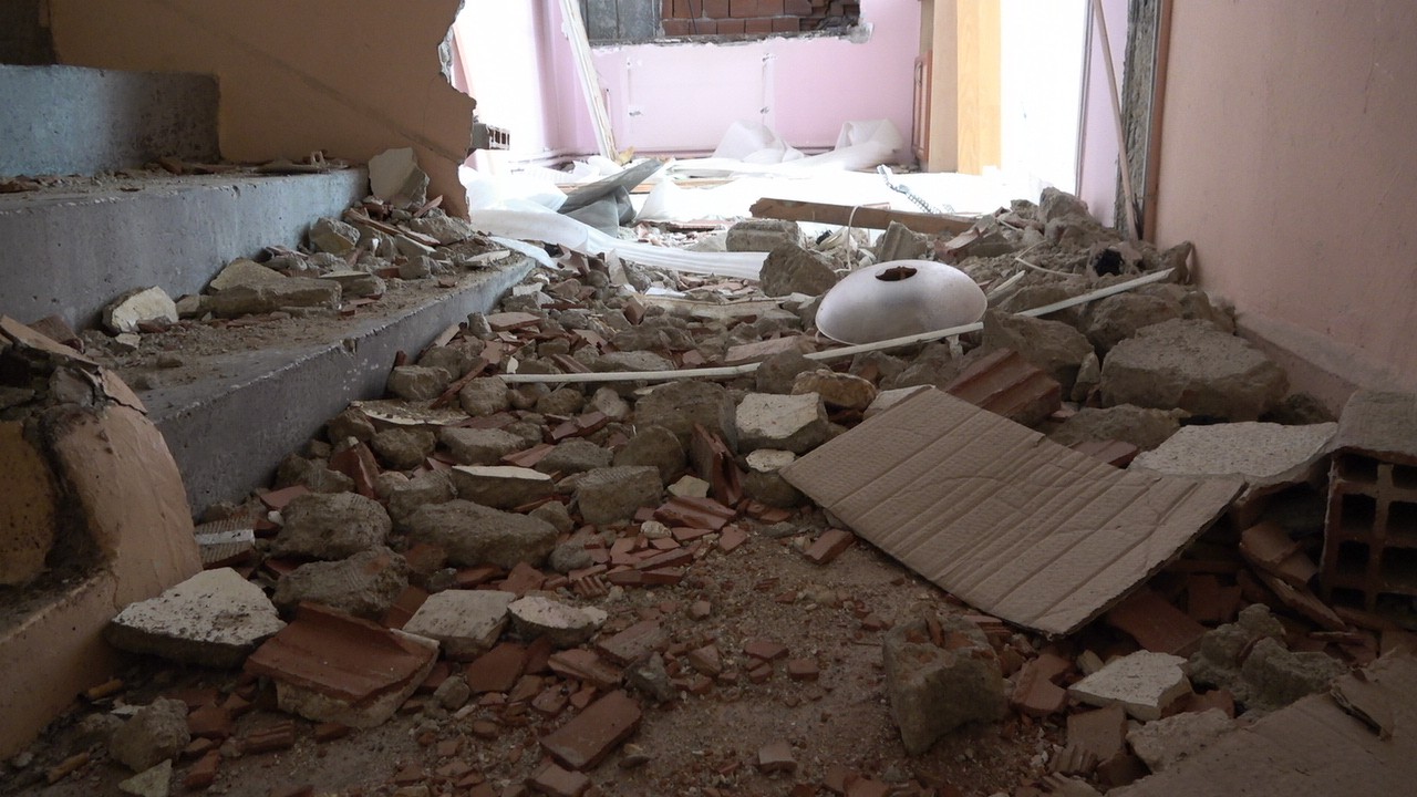 Bir kişi karşı çıktı, koca bina yıkılamıyor