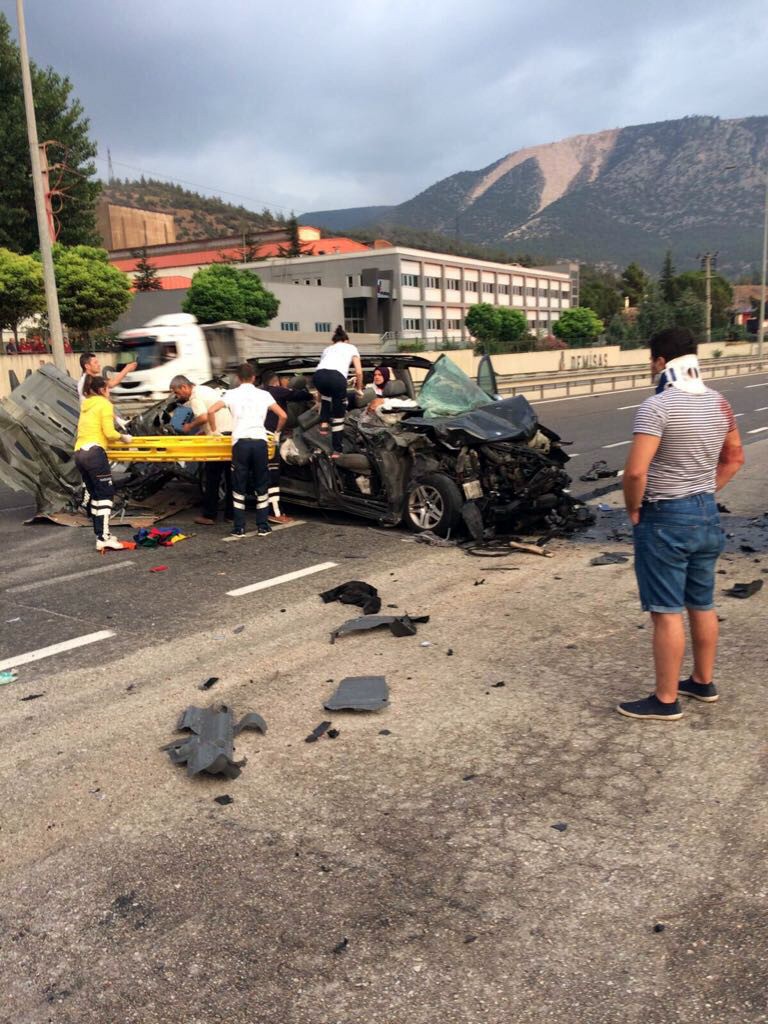 Bilecik'te feci kaza: 3 ölü, 2 yaralı