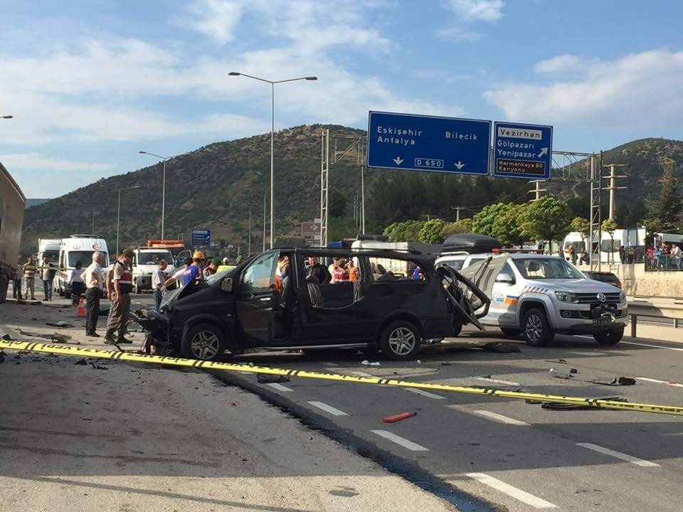 Bilecik'te feci kaza: 3 ölü, 2 yaralı