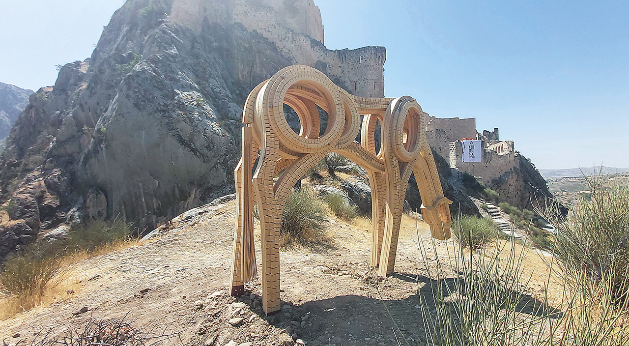 Bienaller Anadolu'yu sarıyor: Renklilik mi katıyor, dönüştürüyorlar mı?