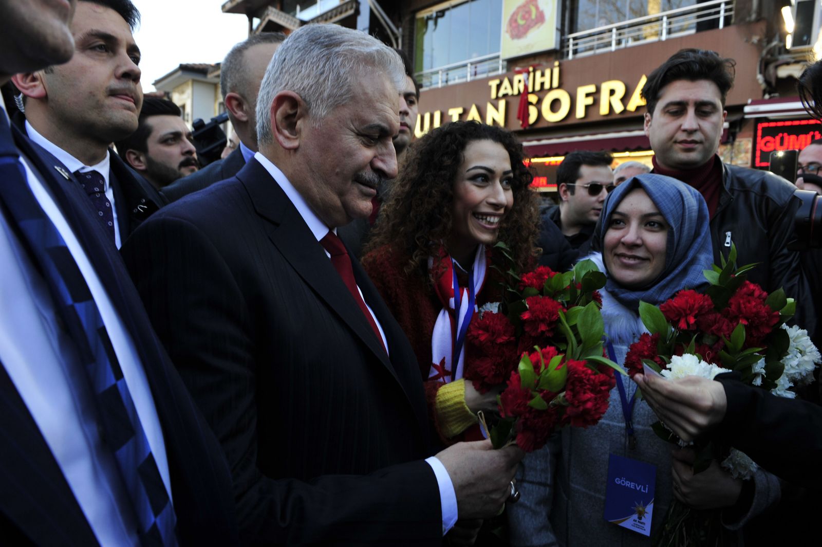 Binali Yıldırım seçim çalışmalarının startını Eyüpsultan’da verdi
