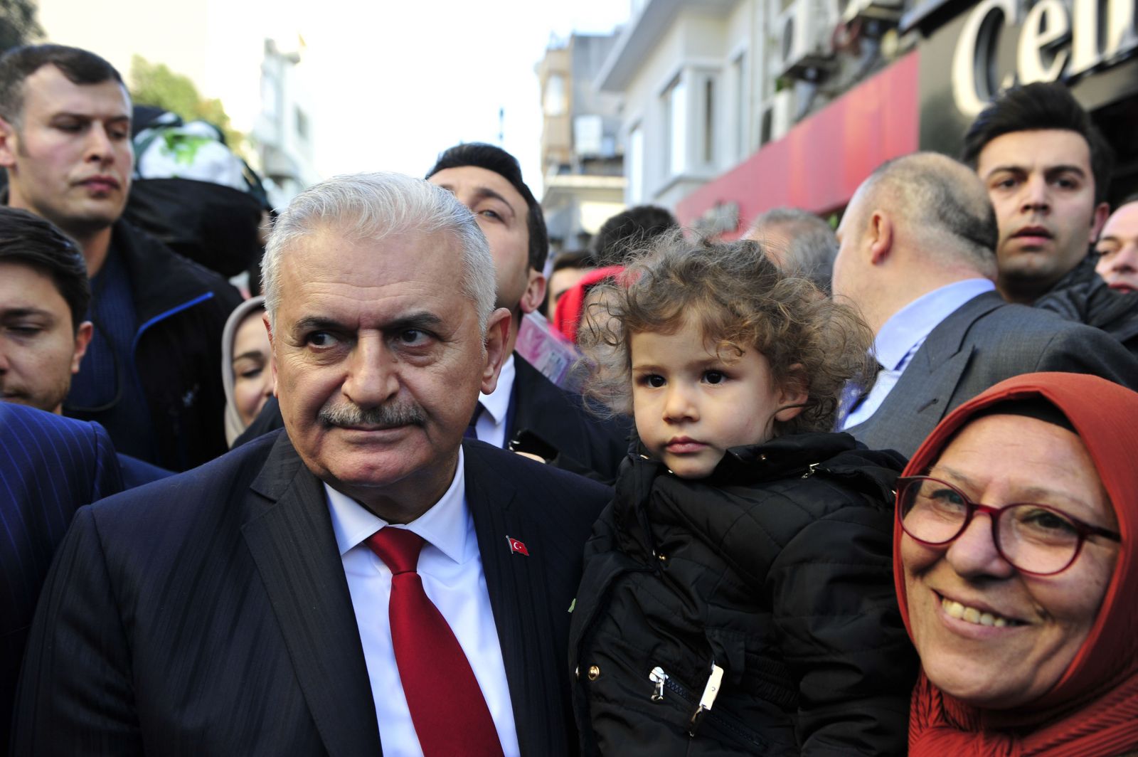 Binali Yıldırım seçim çalışmalarının startını Eyüpsultan’da verdi