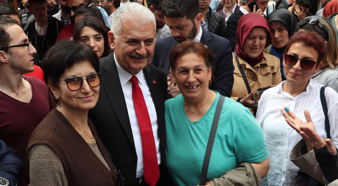 Binali Yıldırım'a Beşiktaş'ta yoğun ilgi