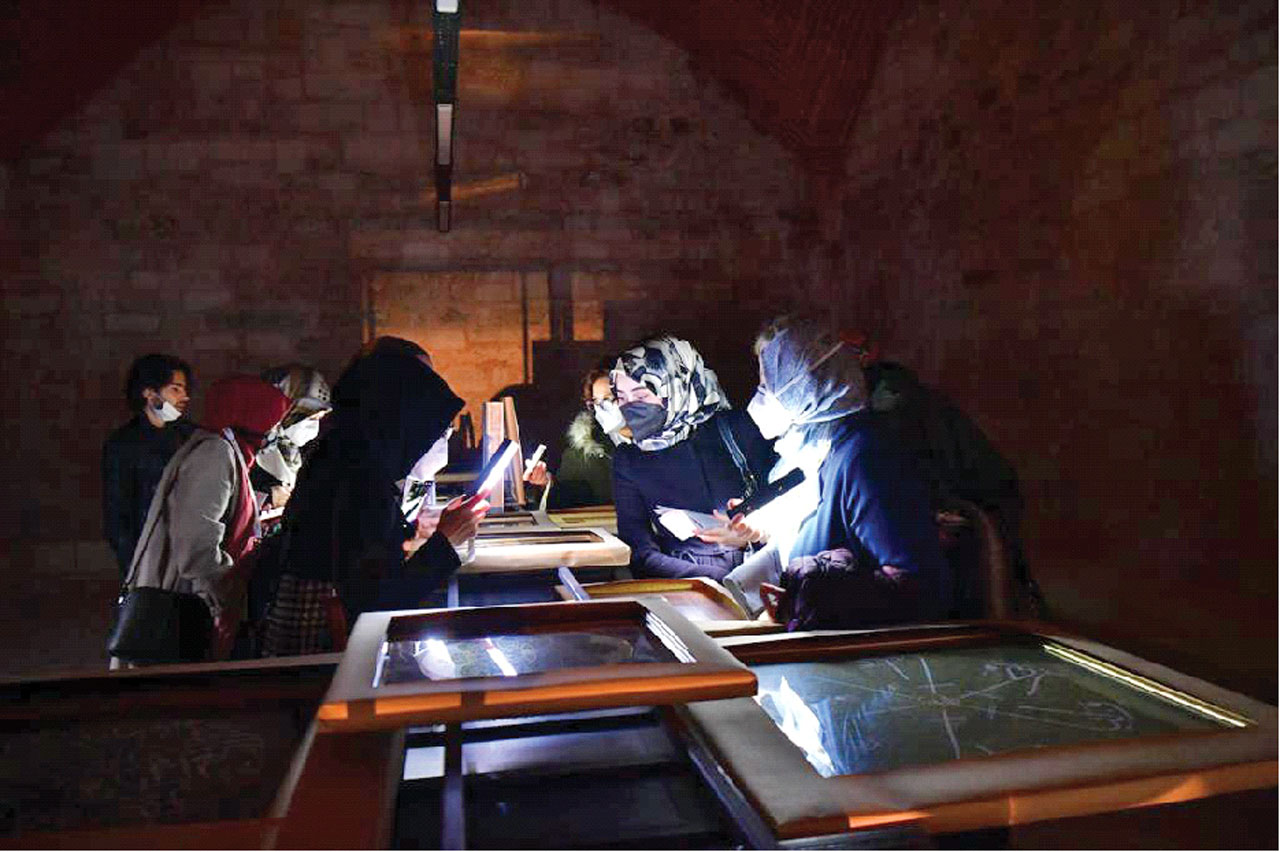 Işık tut da bak! Unuttuğun sanatlar var Işık tut da bak! Unuttuğun sanatlar var