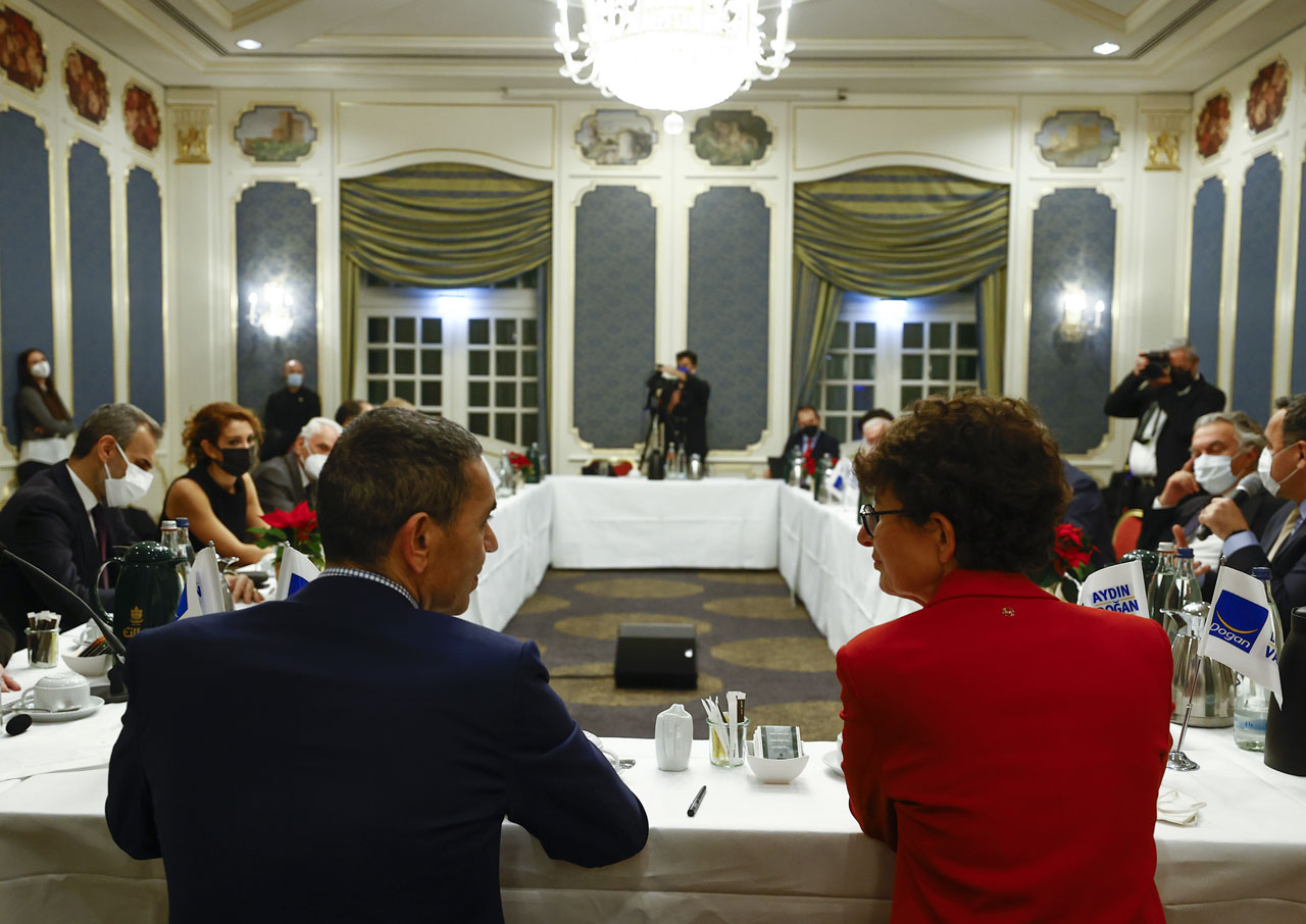 Uğur Şahin'den Omicron açıklaması: Paniğe gerek yok Uğur Şahin'den Omicron açıklaması: Paniğe gerek yok