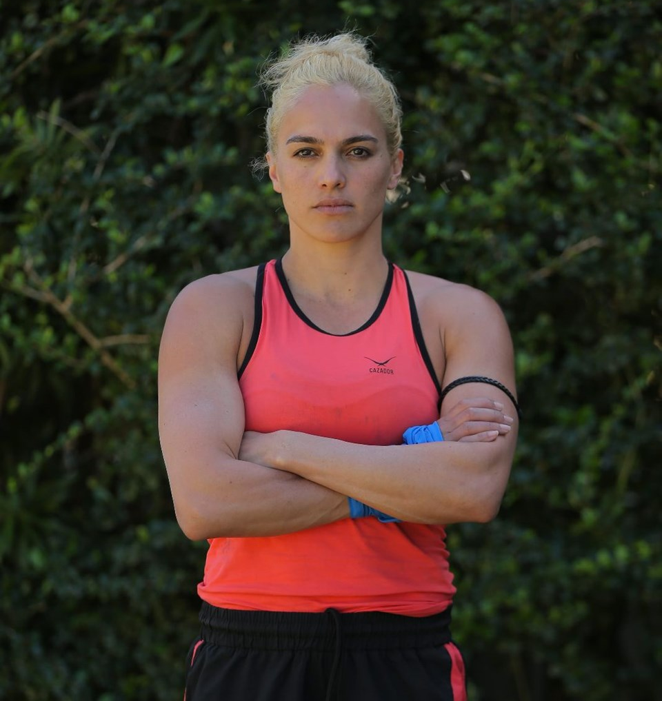 Survivor Birsen elendi mi? | Survivor birsen bekgöz KİMDİR, Kaç Yaşında? ( BİRSEN SAKATLANDI)