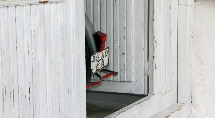 Baba yadigârı ruhsatlı ve plakalı bisiklete gözü gibi bakıyor