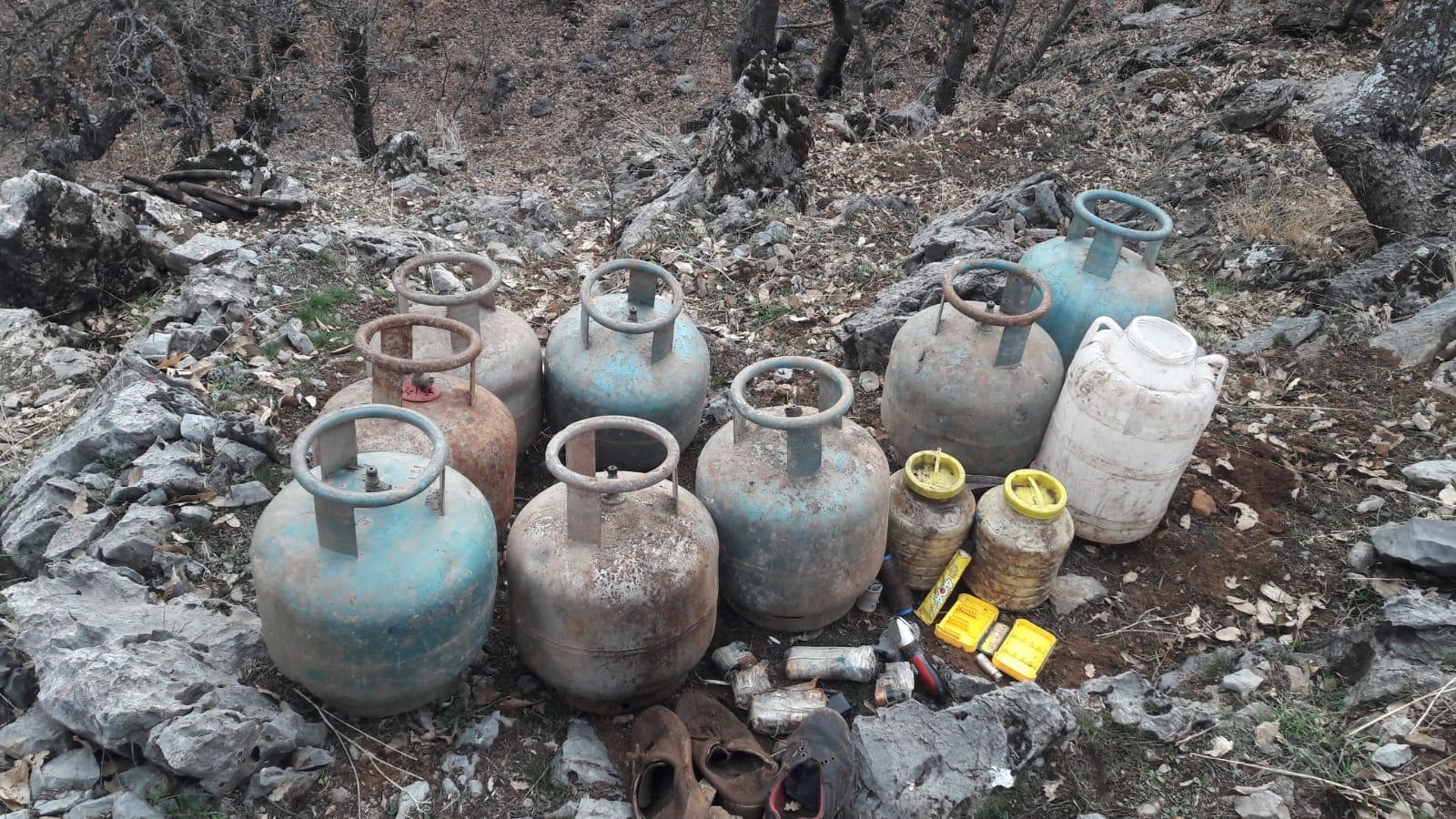 Bitlis'te 3 sığınak ve yaşam malzemeleri ele geçirildi