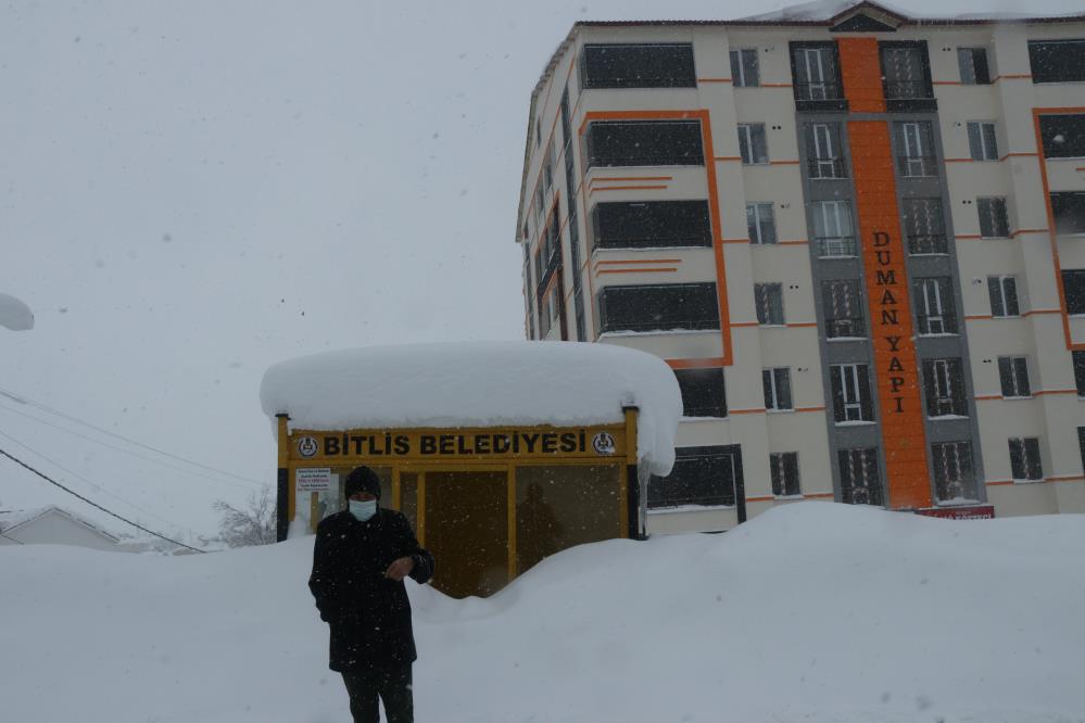 Bitlis kara gömüldü, 296 köy yolu ulaşıma kapandı