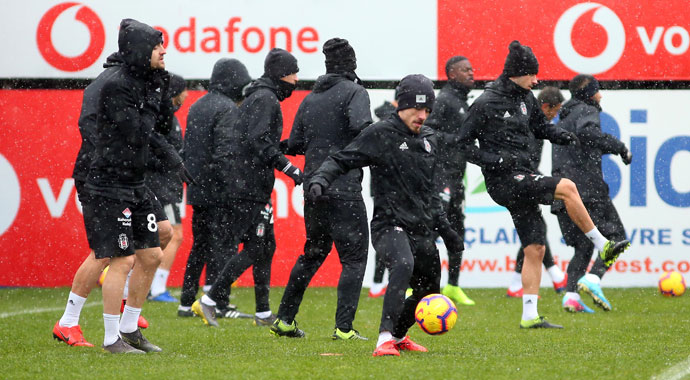 Beşiktaş ve Fenerbahçe kazanmak için sahada