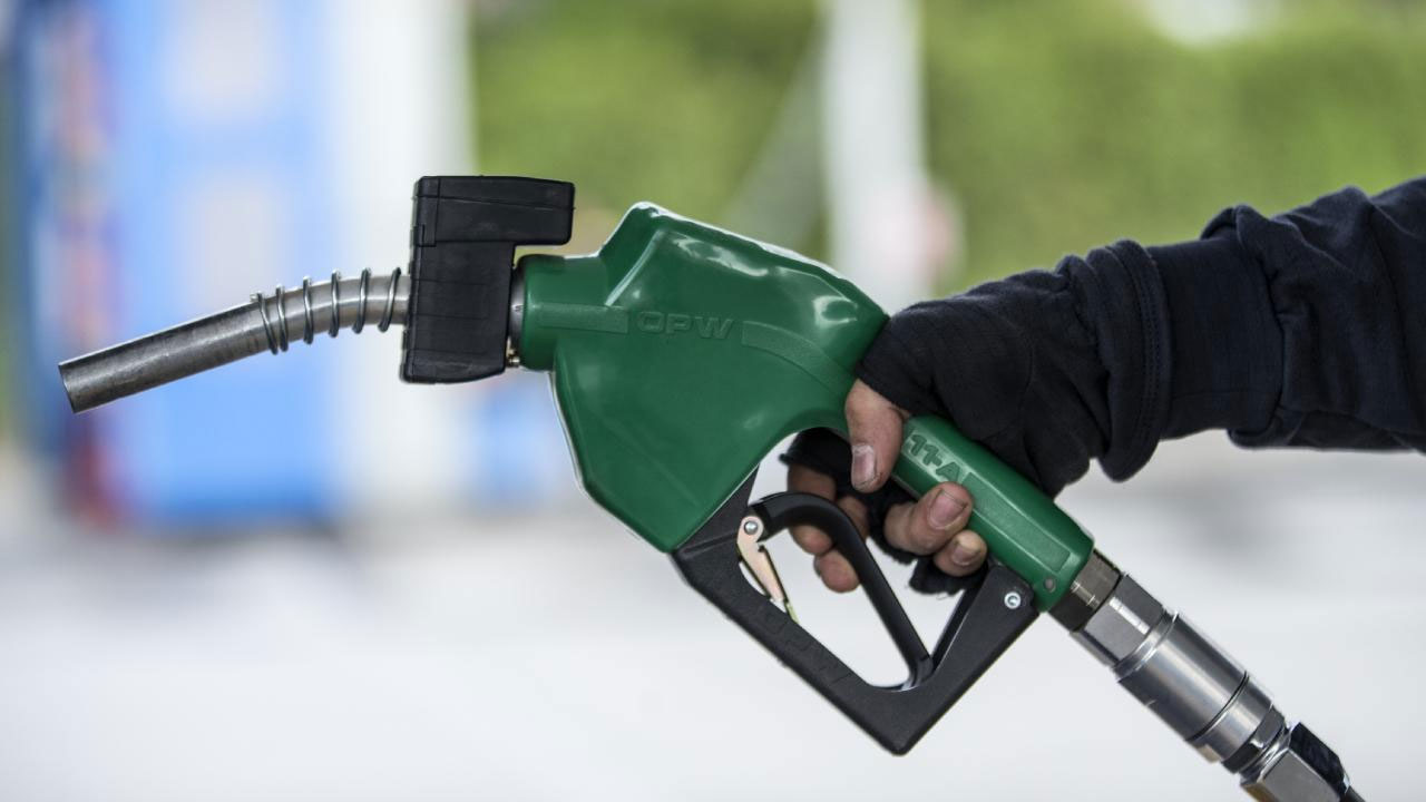 Brent petrol düşüşü pompaya yansımıyor eleştirilerine AK Parti’den cevap