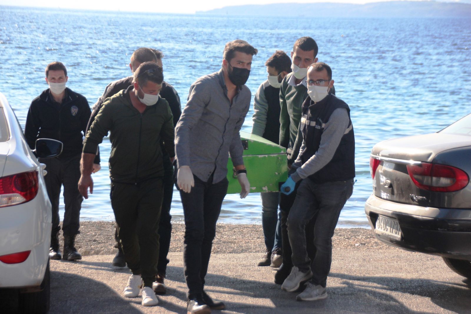 Sahilde ürüyüş yapanlar o yöne yaklaşınca dehşete kapıldı