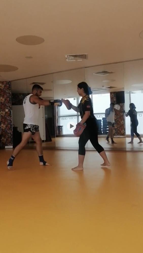 Lüks sitede pes dedirten olay! Boksörüm diyerek önüne gelene saldırdı