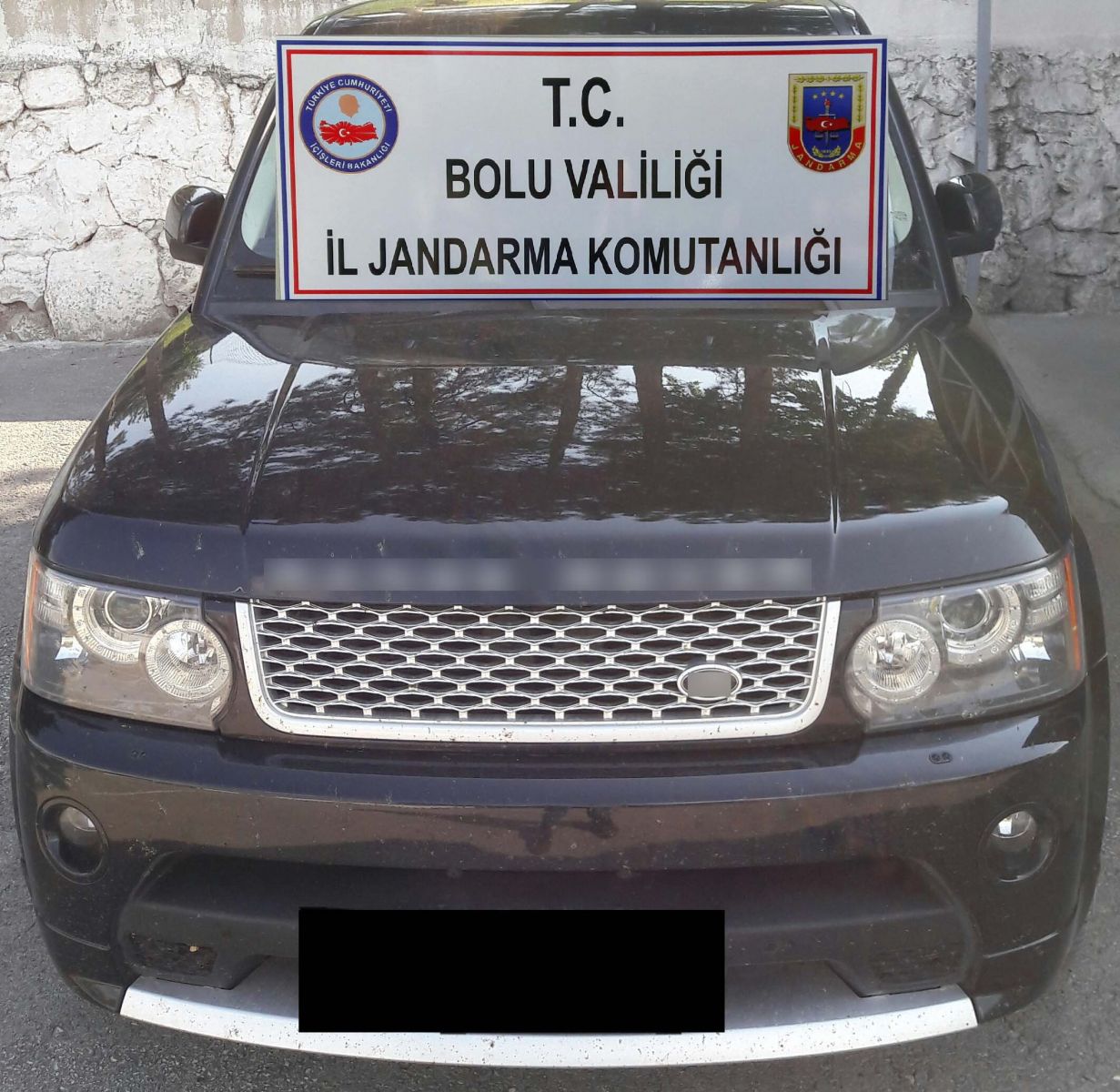 Bolu’da 220 bin liralık kaçak lüks otomobil yakalandı