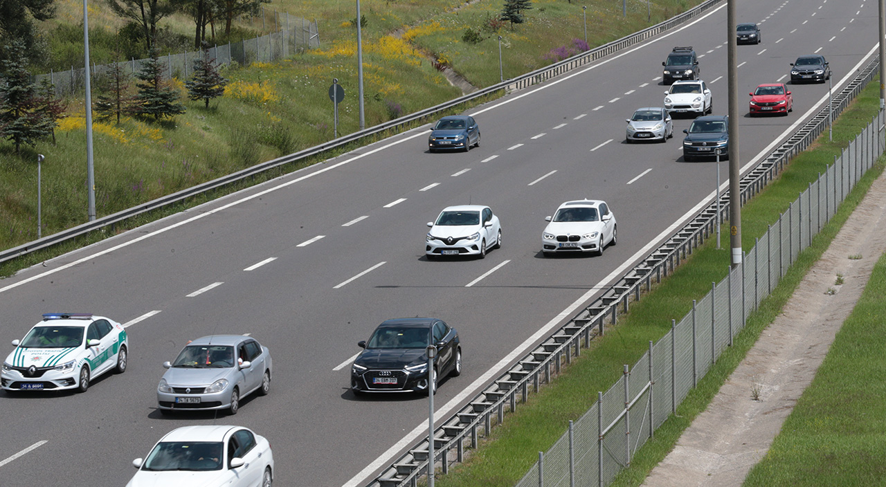 Tatilciler dönüş yolunda: Trafik çilesi başladı, birçok noktada yoğunluk var