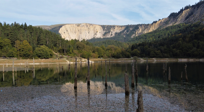 300 yıllık Sülüklü Göl görenleri kendine hayran bırakıyor