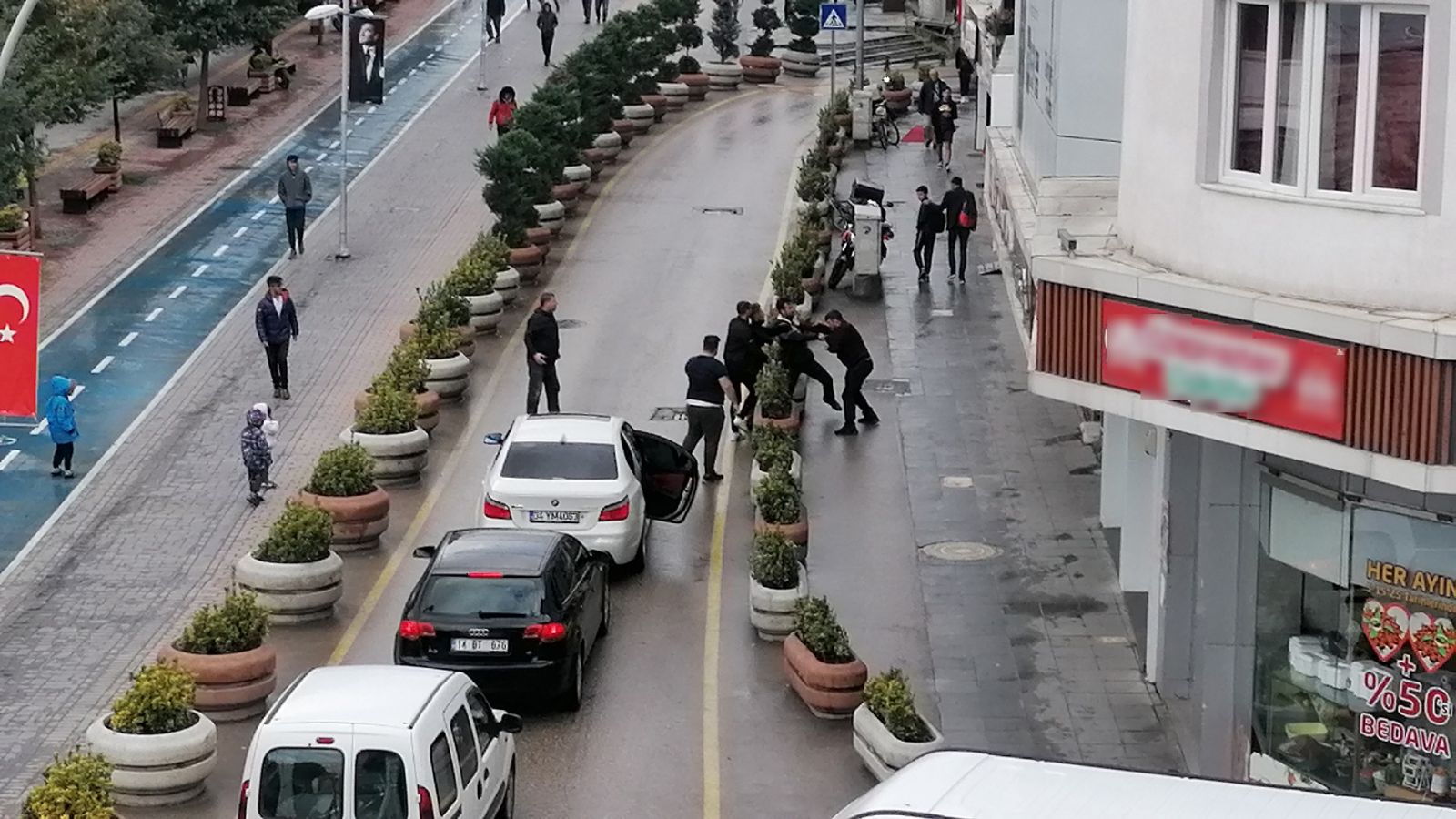 Bolu’da, yol verme kavgasında baba, 3 çocuğunun gözü önünde darp edildi