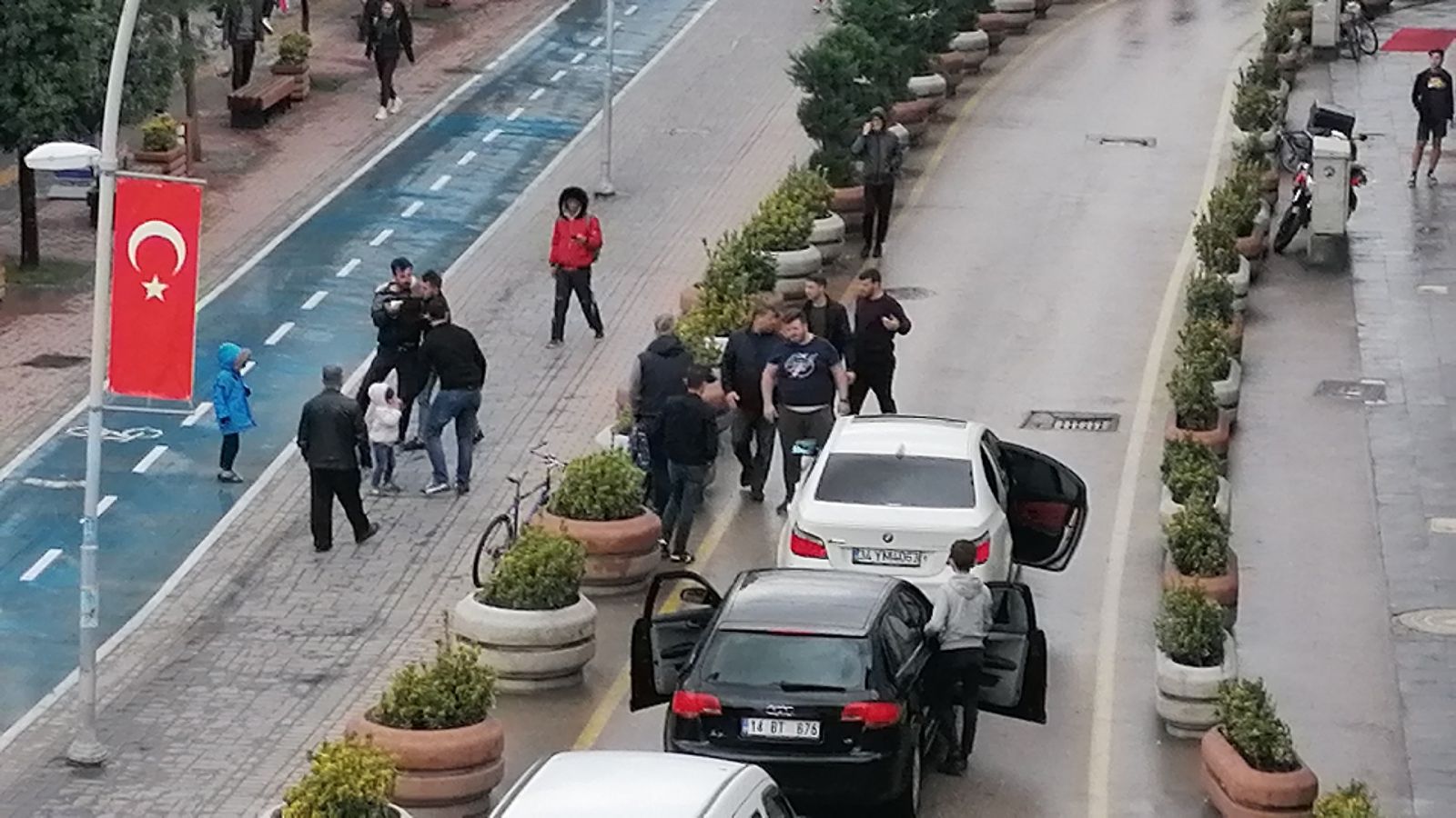 Bolu’da, yol verme kavgasında baba, 3 çocuğunun gözü önünde darp edildi