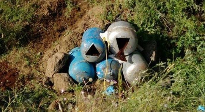 PKK'nın yola döşediği patlayıcılar fark edildi facia ucuz atlatıldı