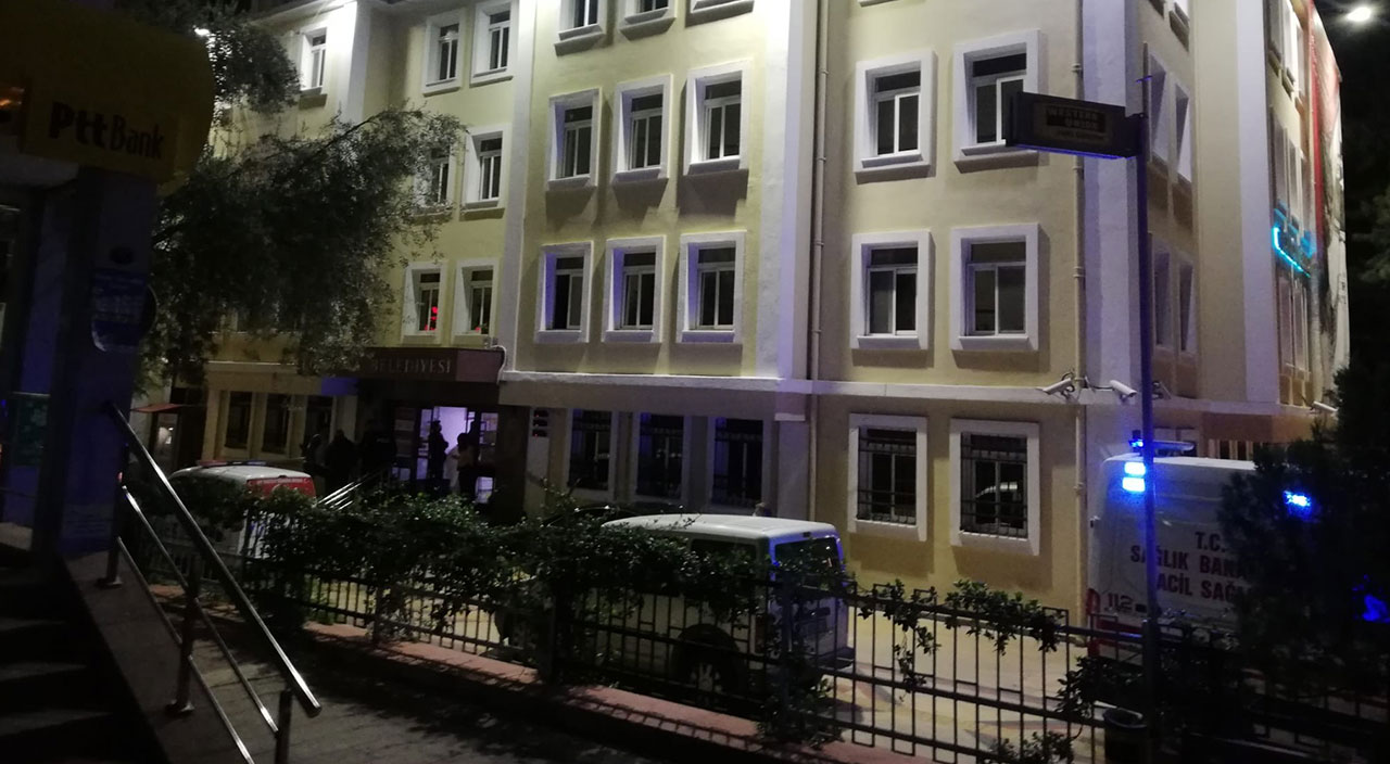 İzmir'de belediye binasında intihar paniği!