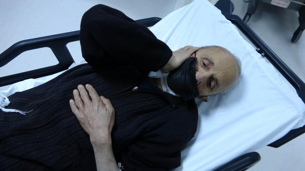 Korkunç! Bir anda boynundan bıçakladı