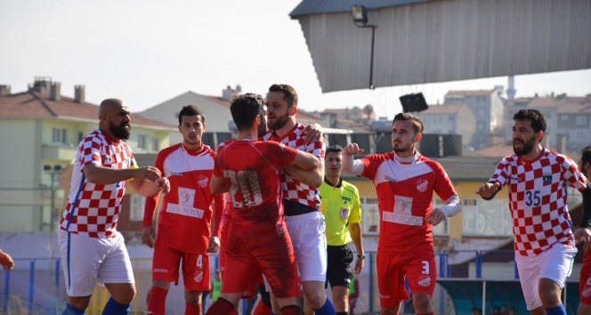 86’ncı dakikada 1-1 olan Bilecikspor-Bozüyük maçı 3-3 bitti