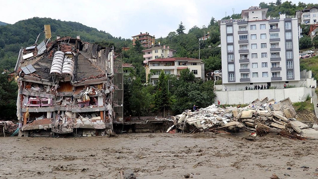 Bozkurt’ta yaşanan sel felaketinde kaybolmuştu... Cansız bedeni 115 gün sonra sahile vurdu Bozkurt’ta yaşanan sel felaketinde kaybolmuştu... Cansız bedeni 115 gün sonra sahile vurdu
