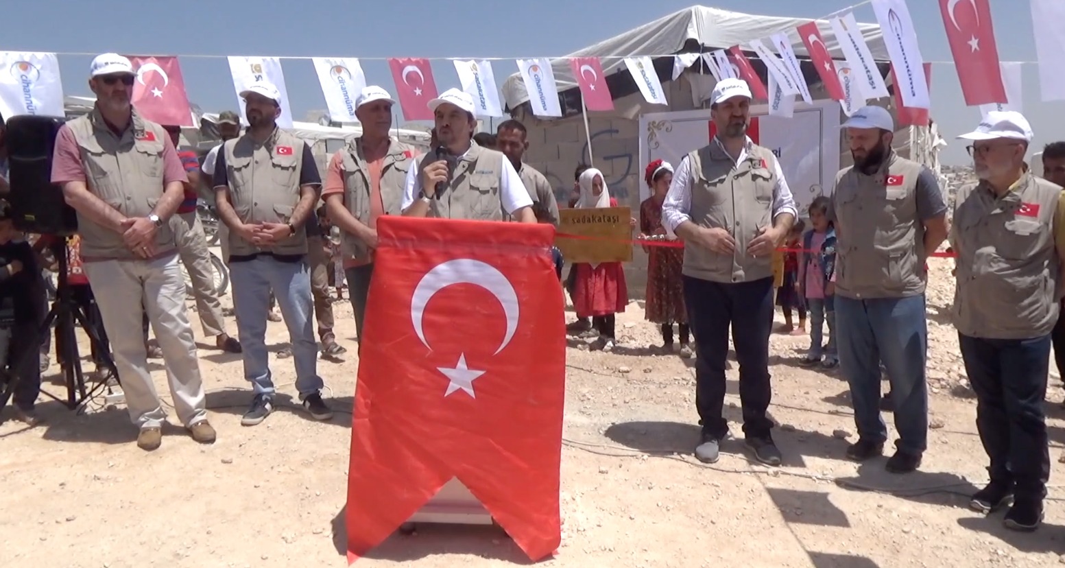 Sadakataşı İdlib’de briket ev açılışlarını sürdürüyor