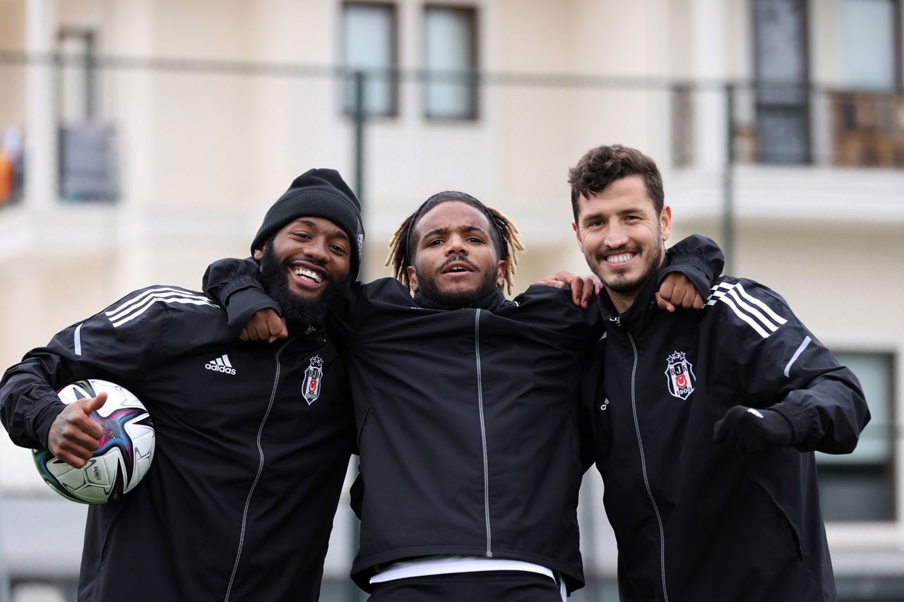 Atiba ve Larin dinlenmeden Alanya yolunda