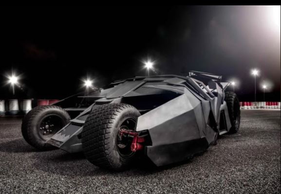 Vietnamlı genç çalışır halde elektrikli Batmobile yaptı