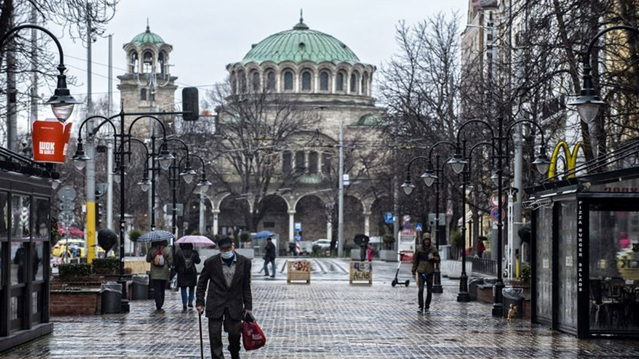 Komşu için korkutan uyarı: Yeni bir varyant ortaya çıkabilir