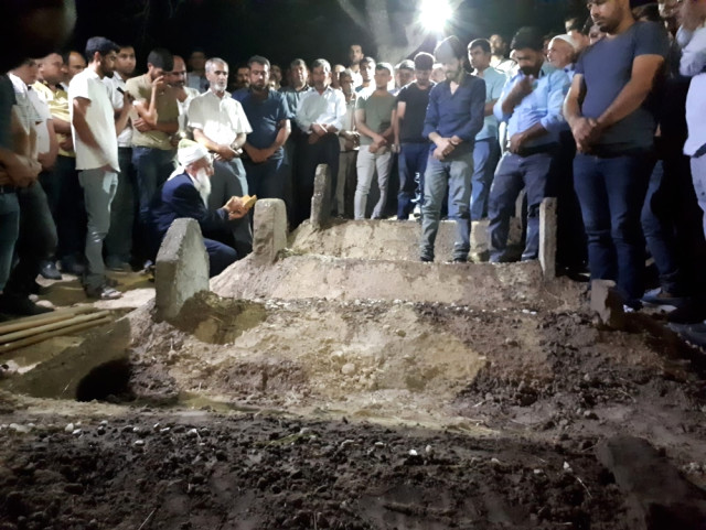 Diyarbakır'da baraj gölünde boğulan 4 kadının cenazesi yan yana defnedildi
