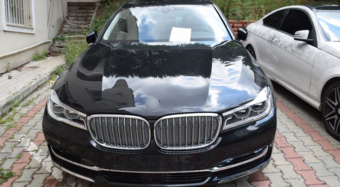 5 Bin liraya lüks araç satmaya çalışırken yakalandı